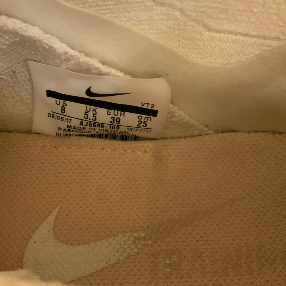 NIKE